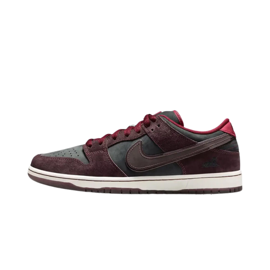 Nike SB Dunk Low Riot Skateshop